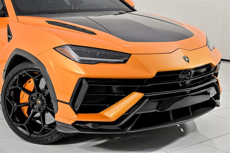 Used 2024 Lamborghini Urus Performante AWD/4WD image 2