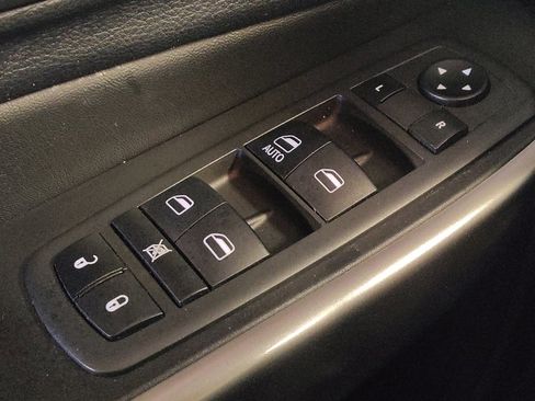 Used 2019 Jeep Cherokee Latitude w/ Popular Appearance Group image 27