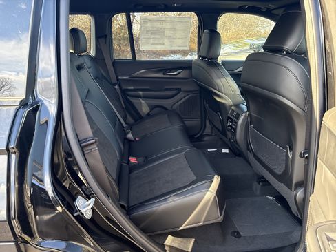 New 2025 Jeep Grand Cherokee Altitude AWD/4WD image 10