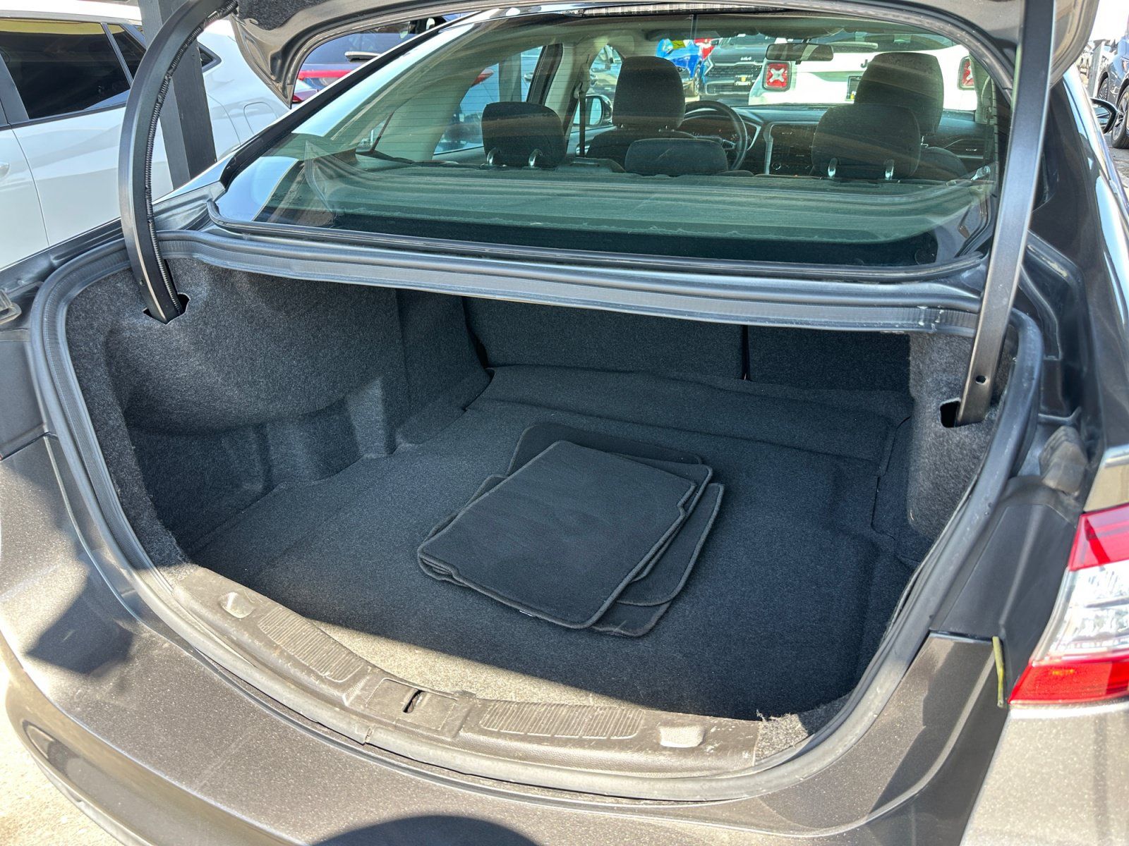 Used 2016 Ford Fusion SE FWD image 26