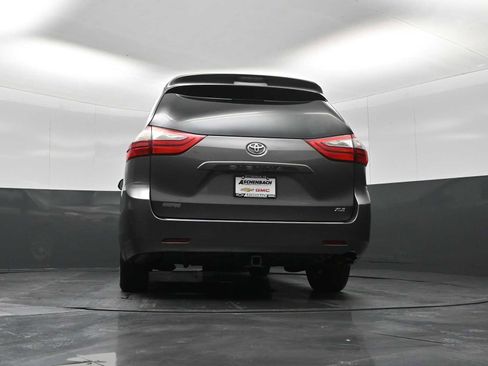 Used 2015 Toyota Sienna XLE image 29