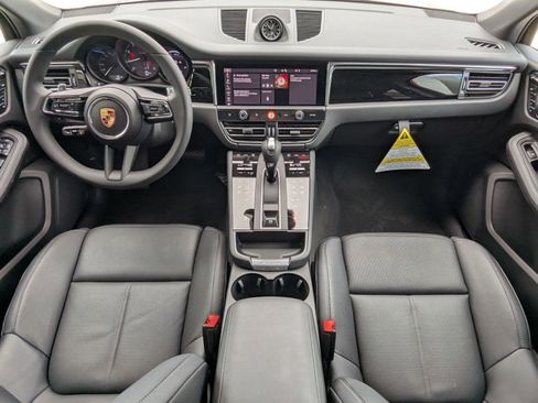 Certified 2025 Porsche Macan image 22