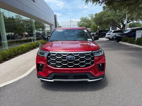Used 2025 Ford Explorer Platinum RWD image 2