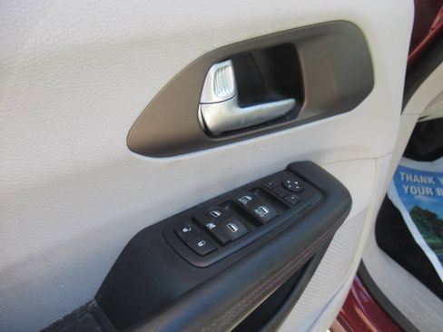 Used 2017 Chrysler Pacifica Touring-L image 20