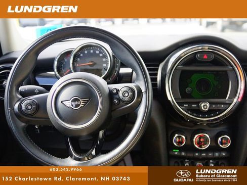 Used 2019 MINI Cooper 4-Door Hardtop image 6