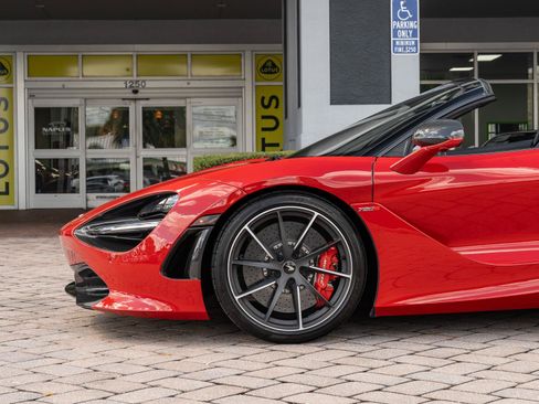 Used 2020 McLaren 720S Performance RWD image 31