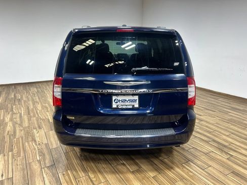 Used 2014 Chrysler Town & Country Touring FWD image 23