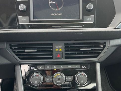 Used 2023 Volkswagen Jetta SE w/ Panoramic Sunroof Package FWD image 20