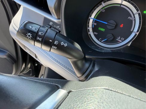 Used 2022 Toyota Highlander LE AWD/4WD image 30