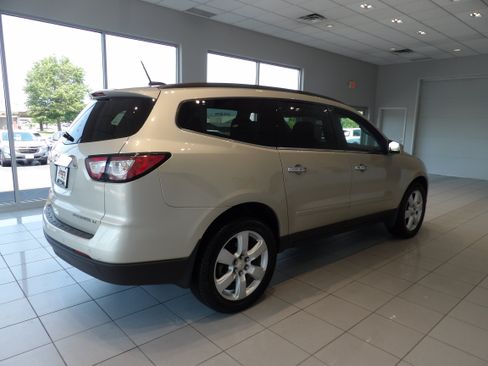 Used 2016 Chevrolet Traverse LT w/ Style and Technology Package AWD/4WD image 4