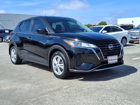 Used 2022 Nissan Kicks S FWD image 2