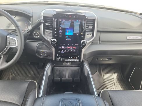 Used 2025 RAM 2500 Laramie AWD/4WD image 18