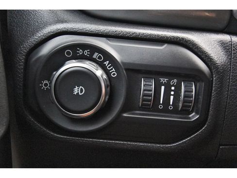 Used 2020 Jeep Wrangler Unlimited Sahara AWD/4WD image 19