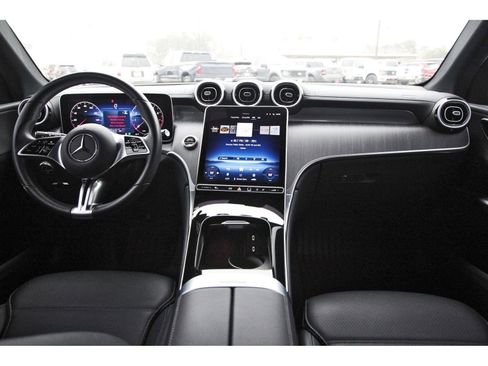 Used 2025 Mercedes-Benz GLC 300 image 11
