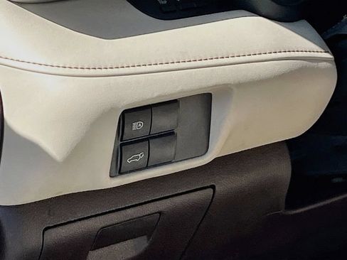 Used 2020 Toyota Highlander XLE FWD image 10