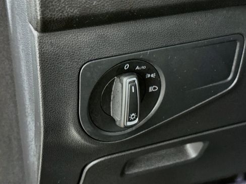 Used 2023 Volkswagen Tiguan SE FWD image 13