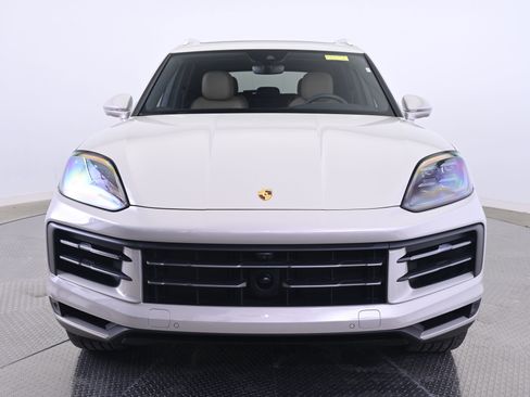 Certified 2025 Porsche Cayenne AWD/4WD image 10