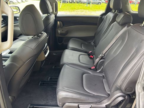 Used 2026 Kia Carnival FWD image 27