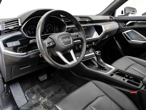 Used 2024 Audi Q3 2.0T Premium w/ Convenience Package image 3