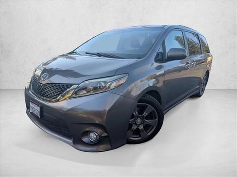 Used 2017 Toyota Sienna SE Premium image 1