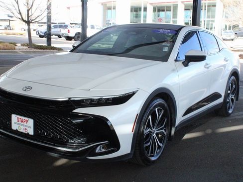 Used 2023 Toyota Crown Limited image 11