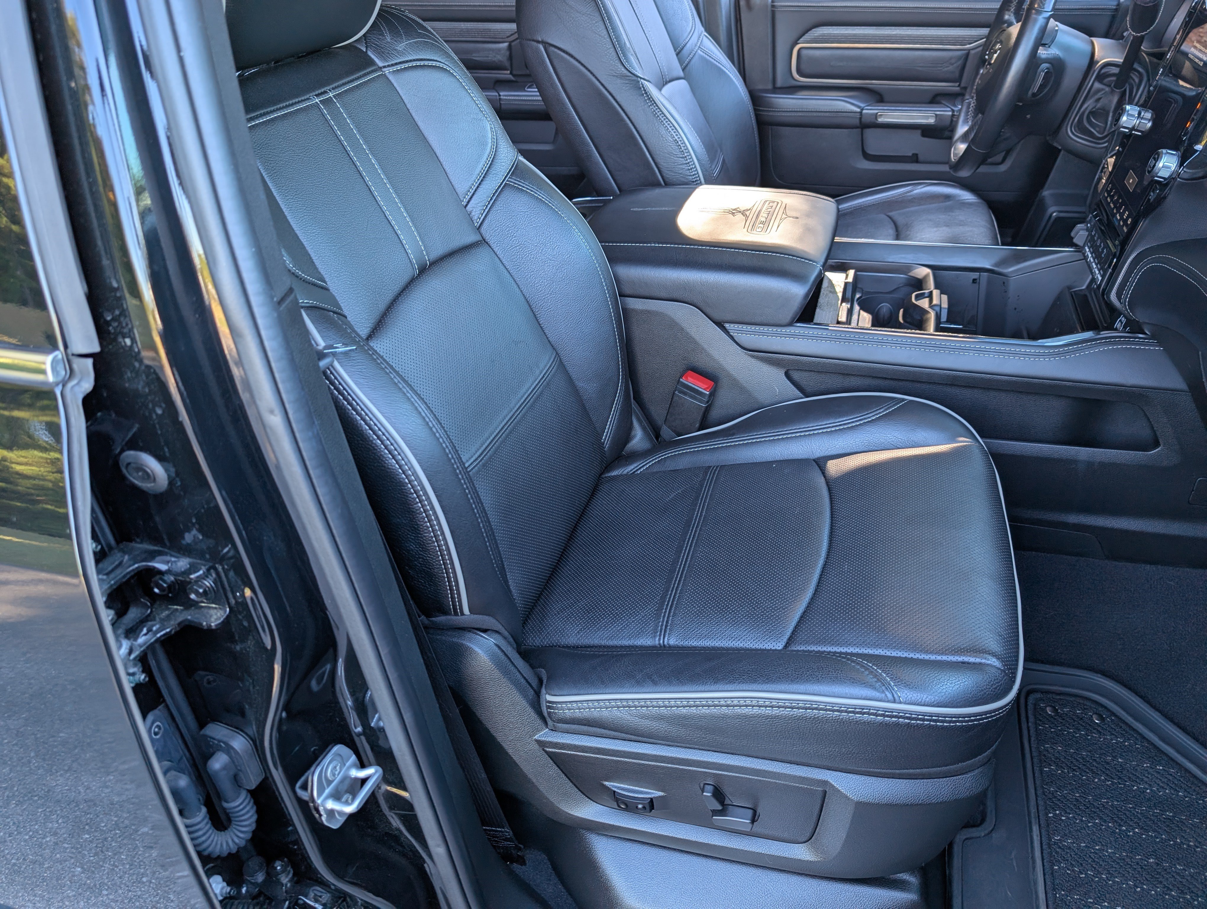 Used 2022 RAM 3500 Limited AWD/4WD image 20