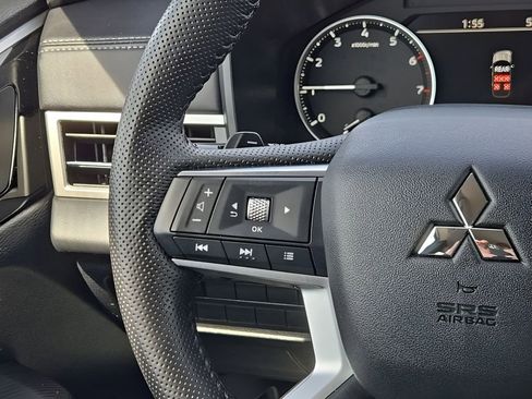 Used 2025 Mitsubishi Outlander SE AWD/4WD image 26