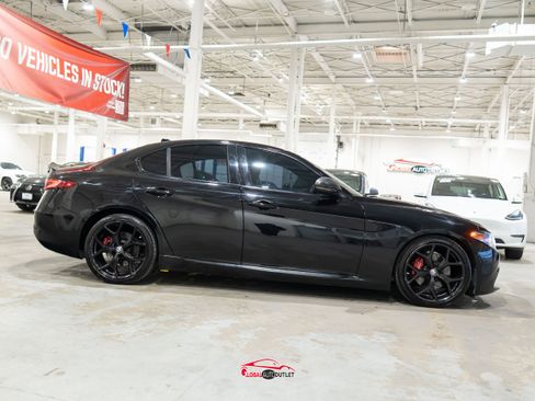 Used 2020 Alfa Romeo Giulia w/ Nero Edizione RWD image 8