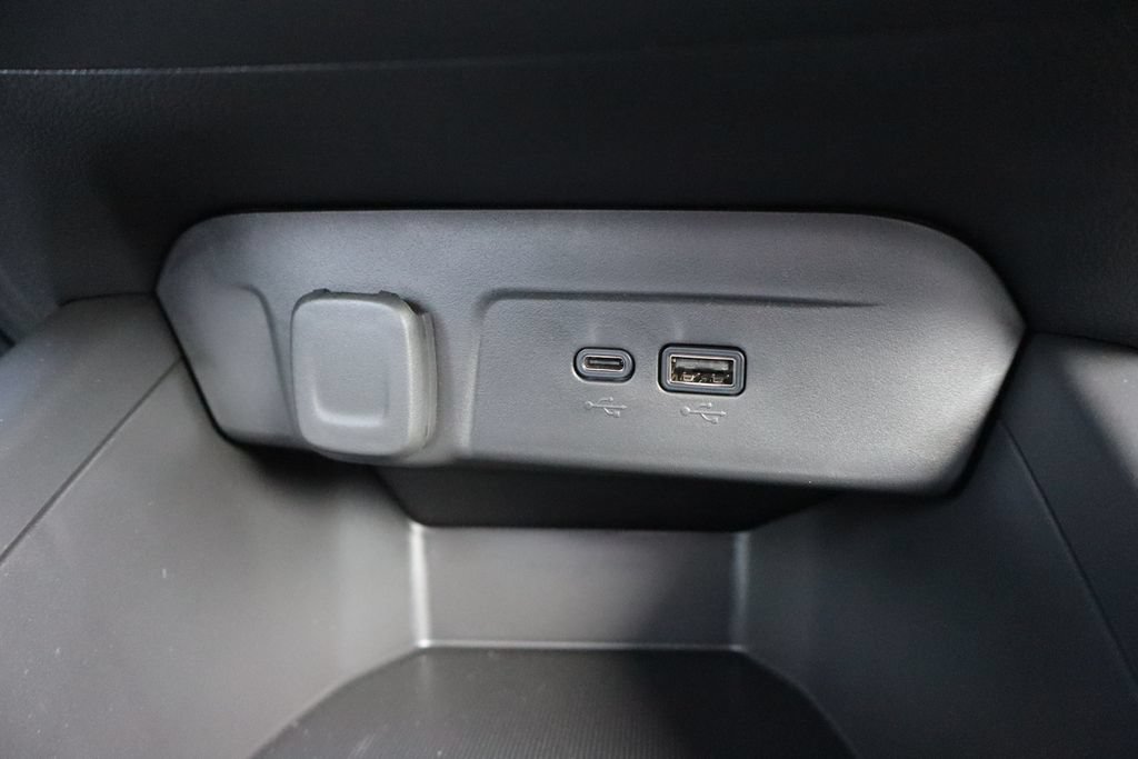New 2026 Chevrolet Trax RS w/ Sunroof Package FWD image 16