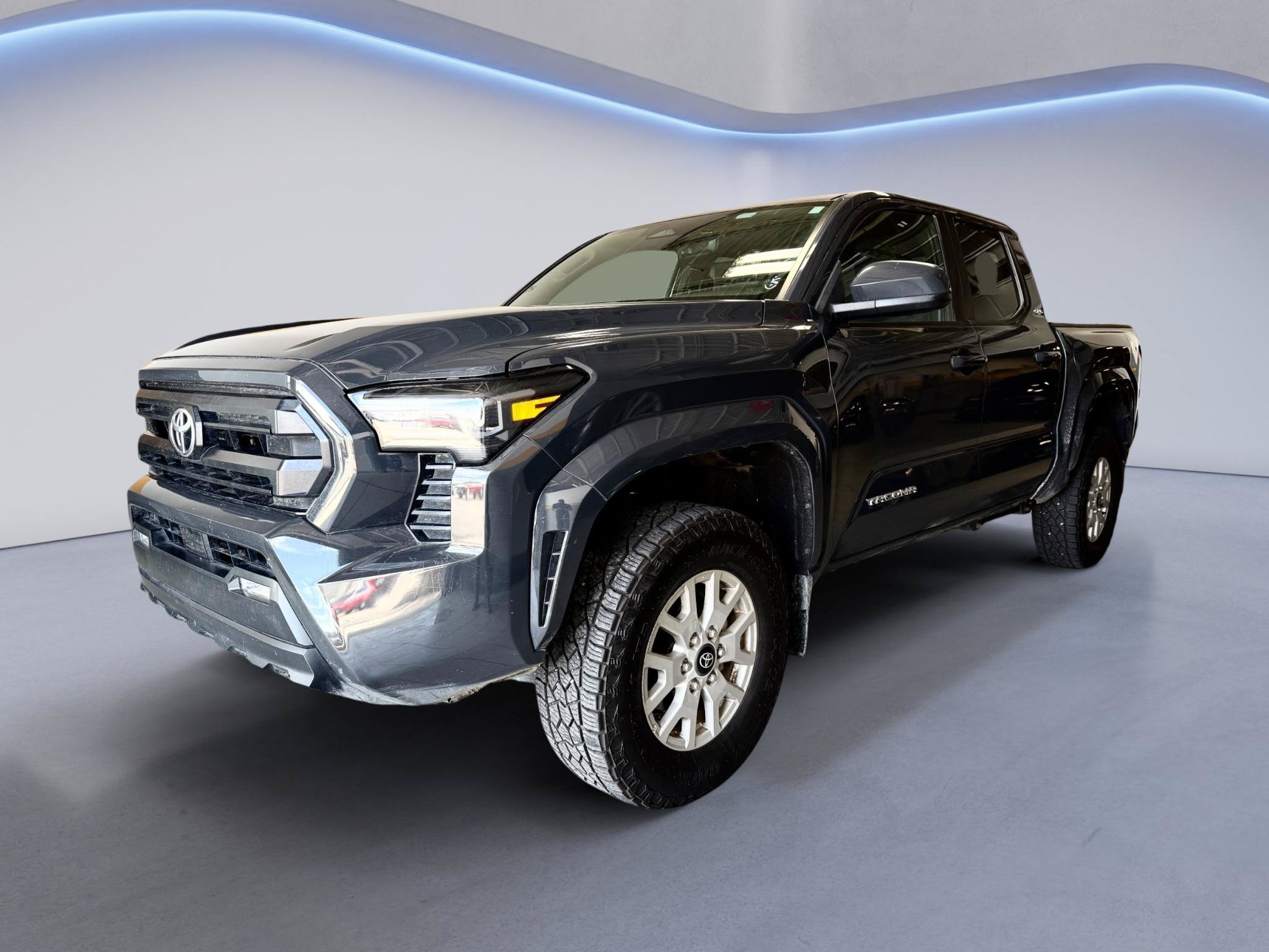 Used 2024 Toyota Tacoma SR5 AWD/4WD image 1