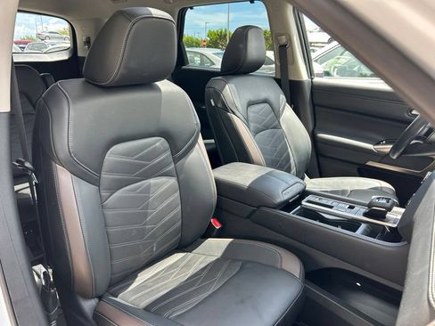 Used 2025 Nissan Pathfinder Platinum FWD image 44