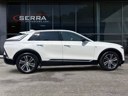 Used 2024 Cadillac Lyriq Luxury AWD/4WD image 6