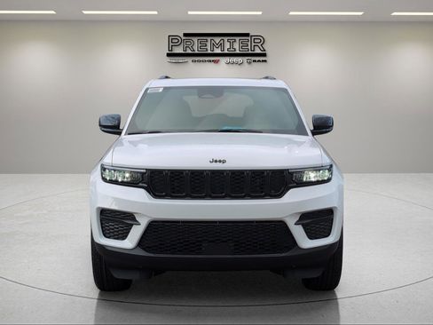 New 2025 Jeep Grand Cherokee Altitude image 2