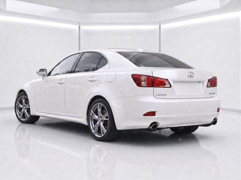 Used 2010 Lexus IS 250 w/ Preferred Accessory Package RWD image 3