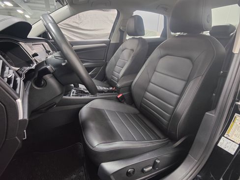 Used 2021 Volkswagen Jetta SE w/ SE Cold Weather Package image 13