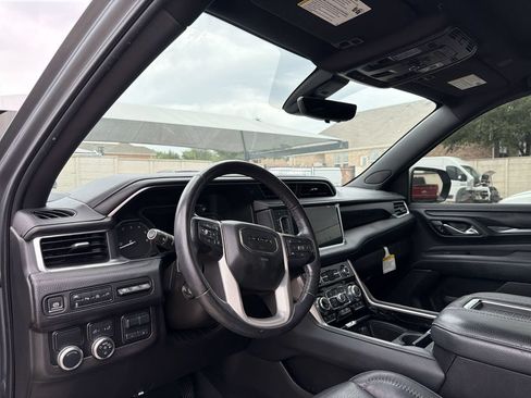 Used 2021 GMC Yukon XL Denali w/ Denali Premium Package RWD image 5
