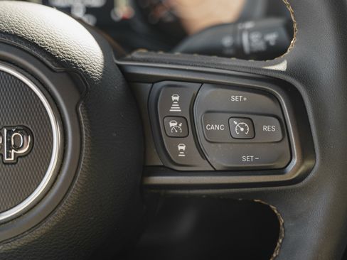 Used 2024 Jeep Gladiator Sport image 18