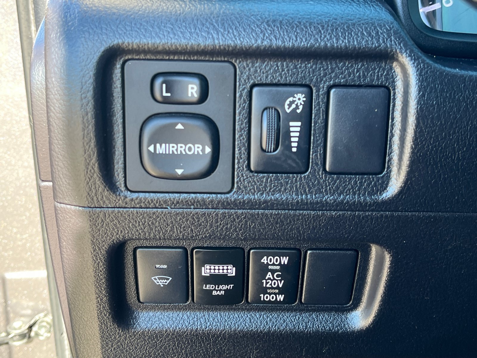 Used 2016 Toyota 4Runner SR5 AWD/4WD image 12