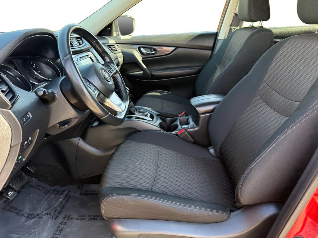 Used 2018 Nissan Rogue SV AWD/4WD image 9