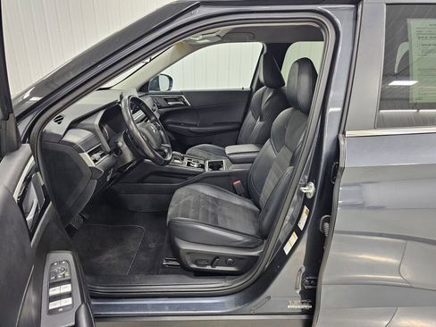 Used 2024 Mitsubishi Outlander SE AWD/4WD image 11