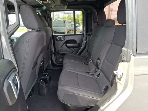 Used 2022 Jeep Gladiator Willys image 19