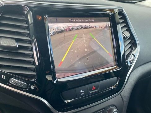 Used 2019 Jeep Cherokee Limited image 10