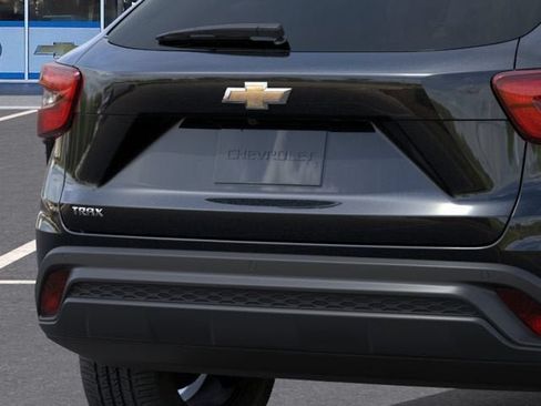 New 2026 Chevrolet Trax LS w/ LS Convenience Package FWD image 14