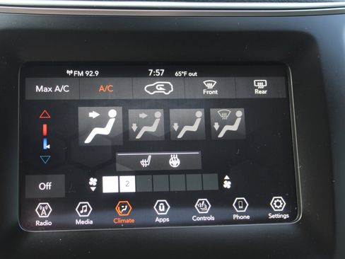 Used 2021 Jeep Cherokee Latitude Plus AWD/4WD image 35