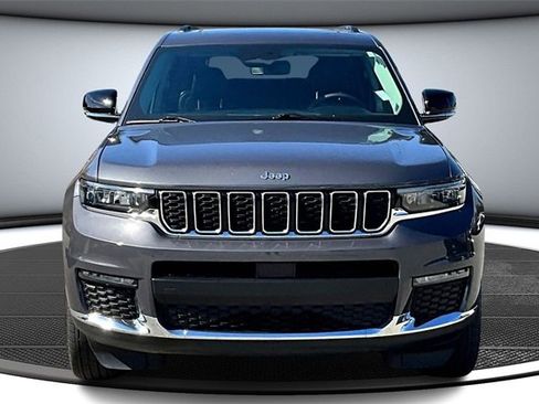 Used 2023 Jeep Grand Cherokee L Limited image 2