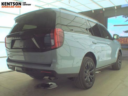 Used 2025 Ford Expedition Platinum w/ Stealth Appearance Package AWD/4WD image 4