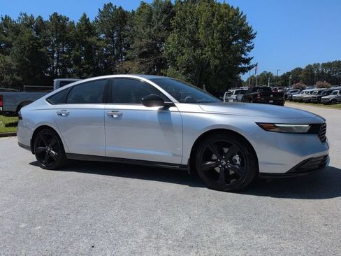 Used 2025 Honda Accord Sport image 2