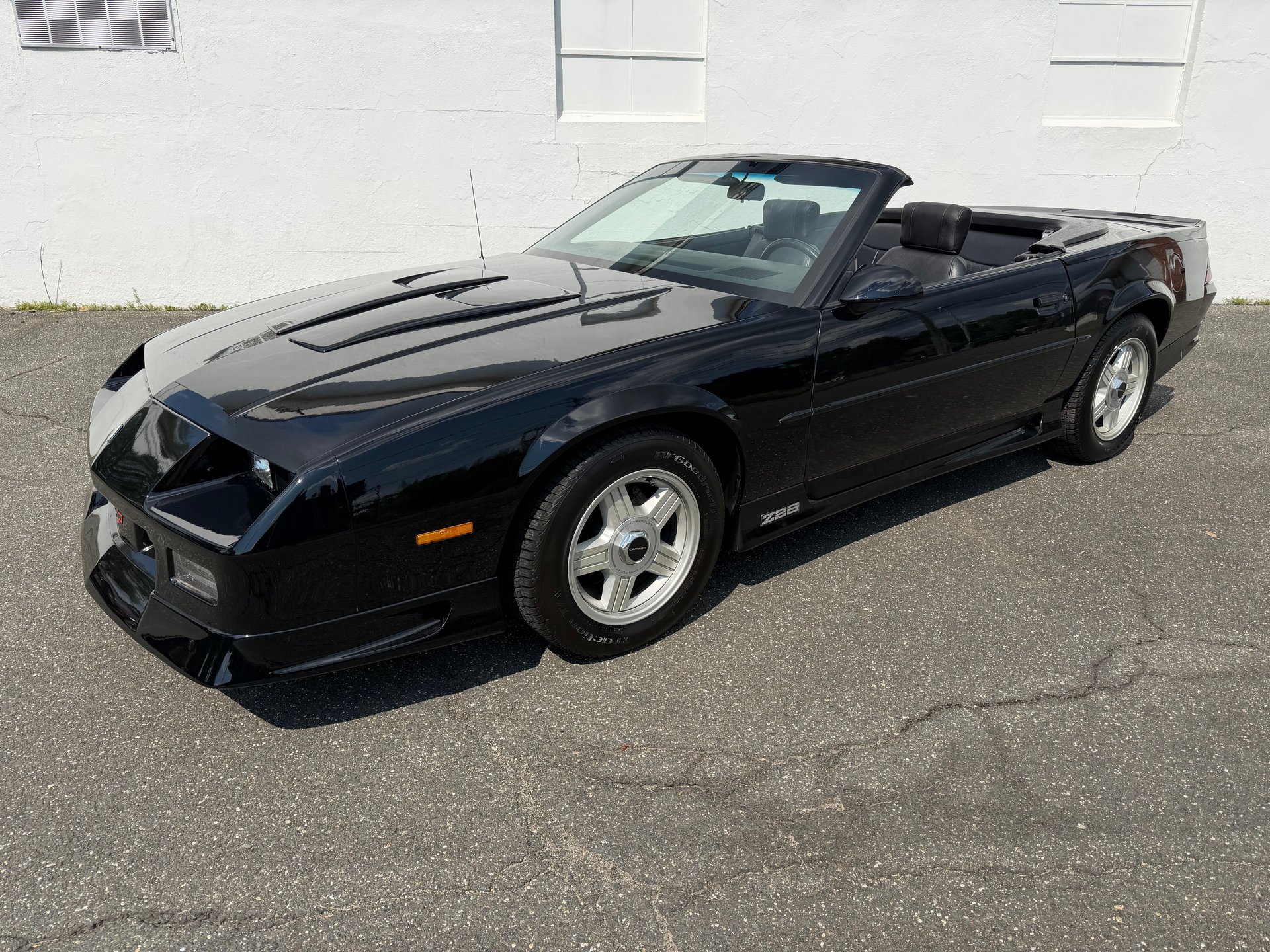 Used 1991 Chevrolet Camaro Z28 RWD image 2