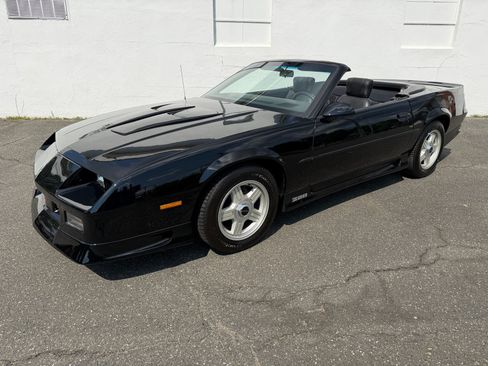 Used 1991 Chevrolet Camaro Z28 RWD image 2