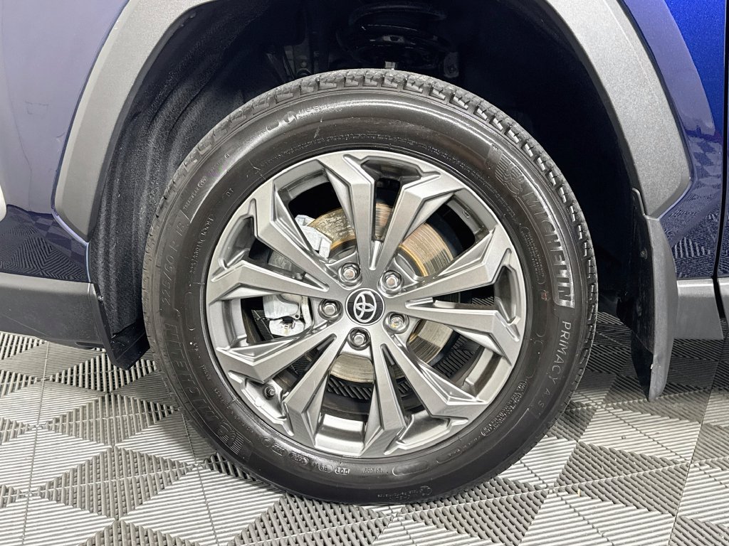 Used 2022 Toyota RAV4 Limited AWD/4WD image 32